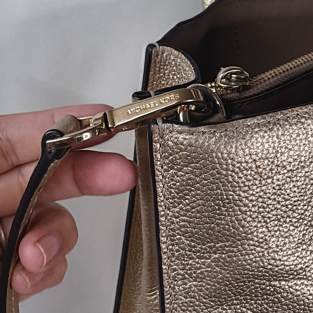 Michael Kors Gold Leather Tote Bag - Picture 3 of 16